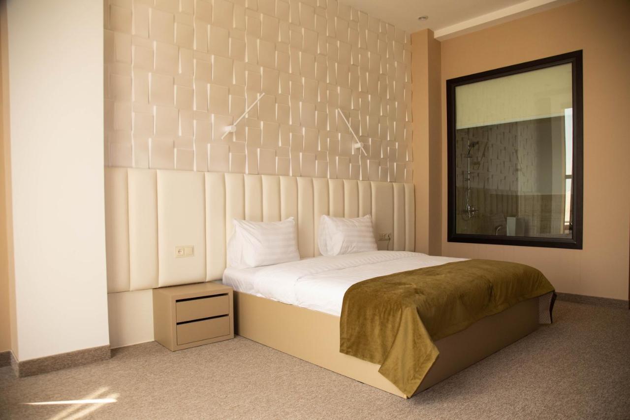 Port Plaza Evn Hotel P'arak'ar Exterior foto