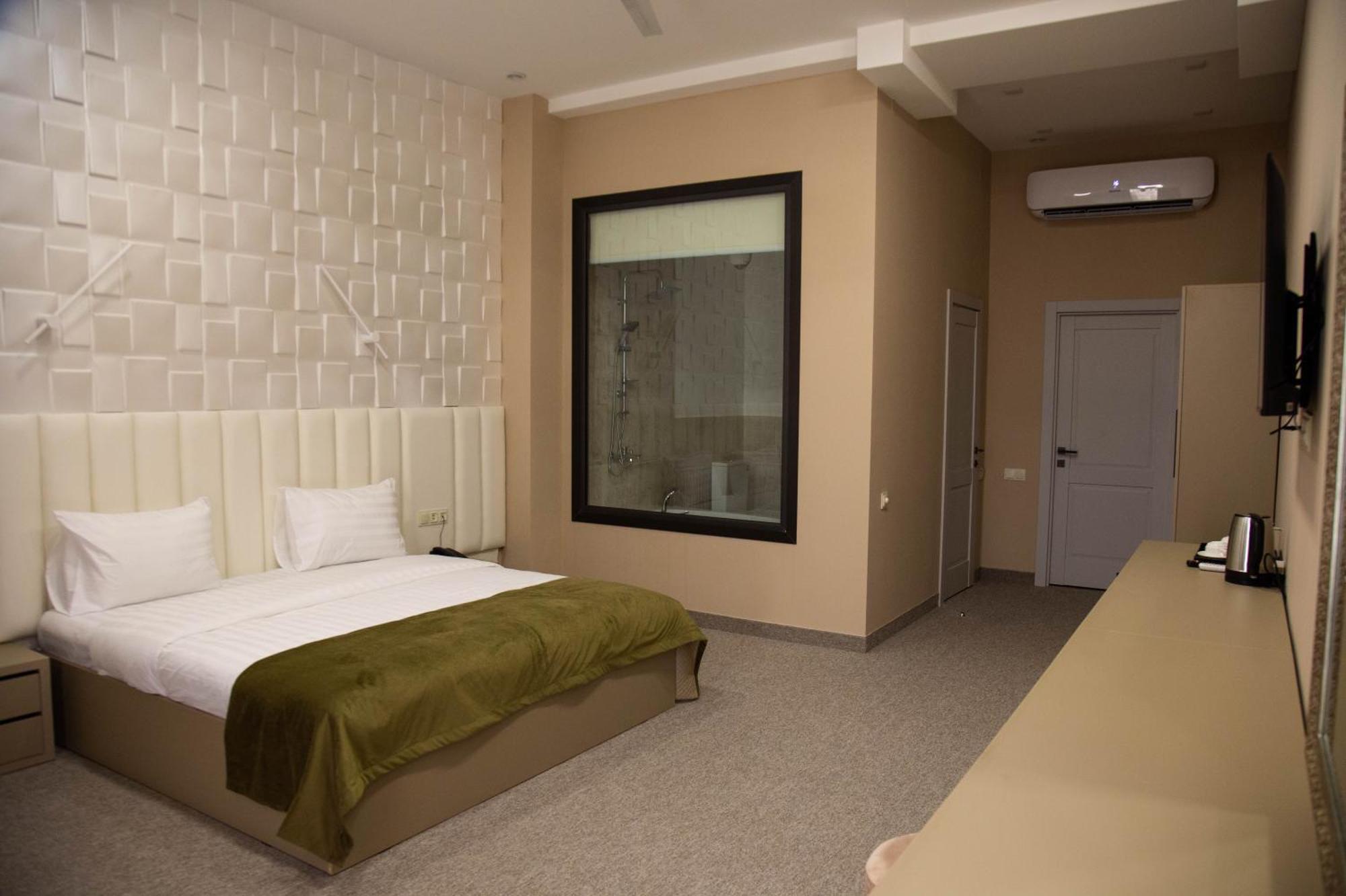 Port Plaza Evn Hotel P'arak'ar Exterior foto