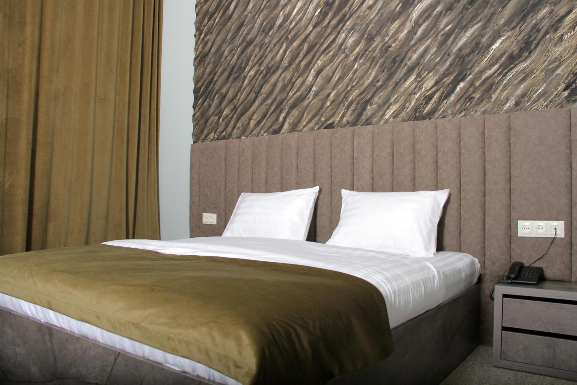 Port Plaza Evn Hotel P'arak'ar Exterior foto