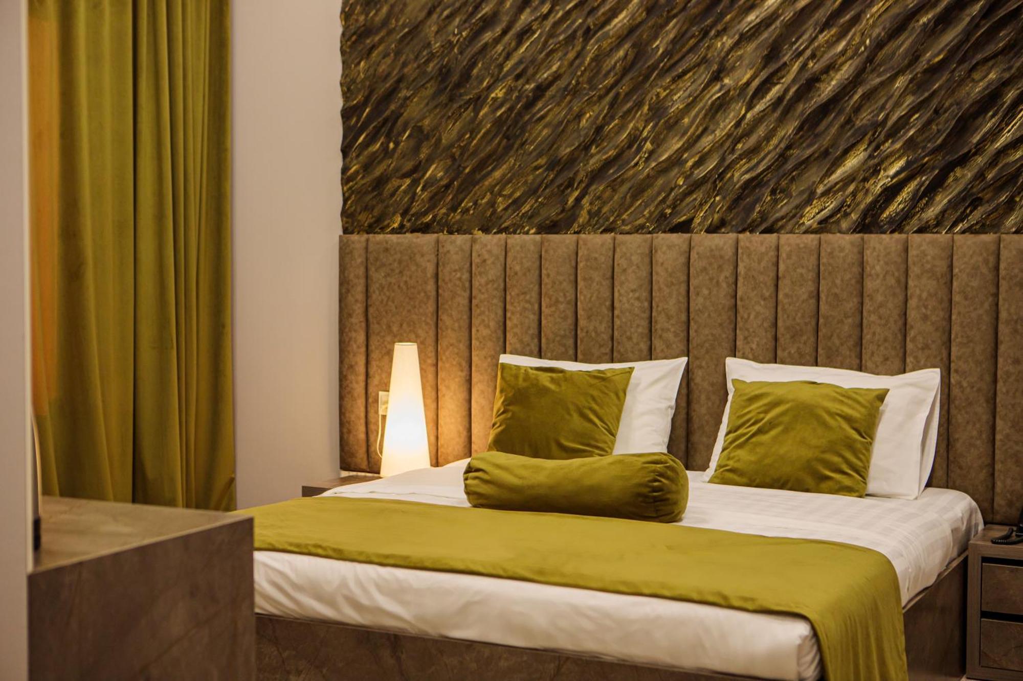 Port Plaza Evn Hotel P'arak'ar Exterior foto