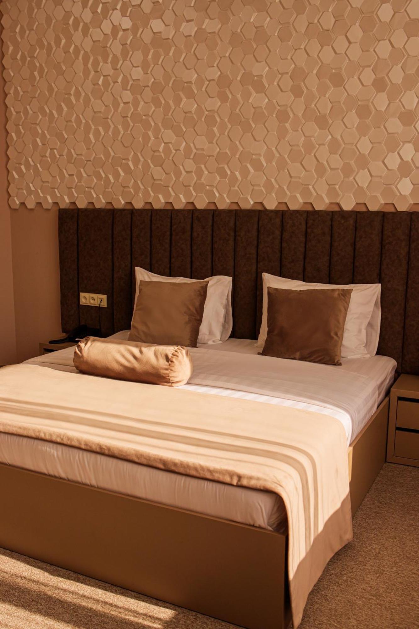 Port Plaza Evn Hotel P'arak'ar Exterior foto