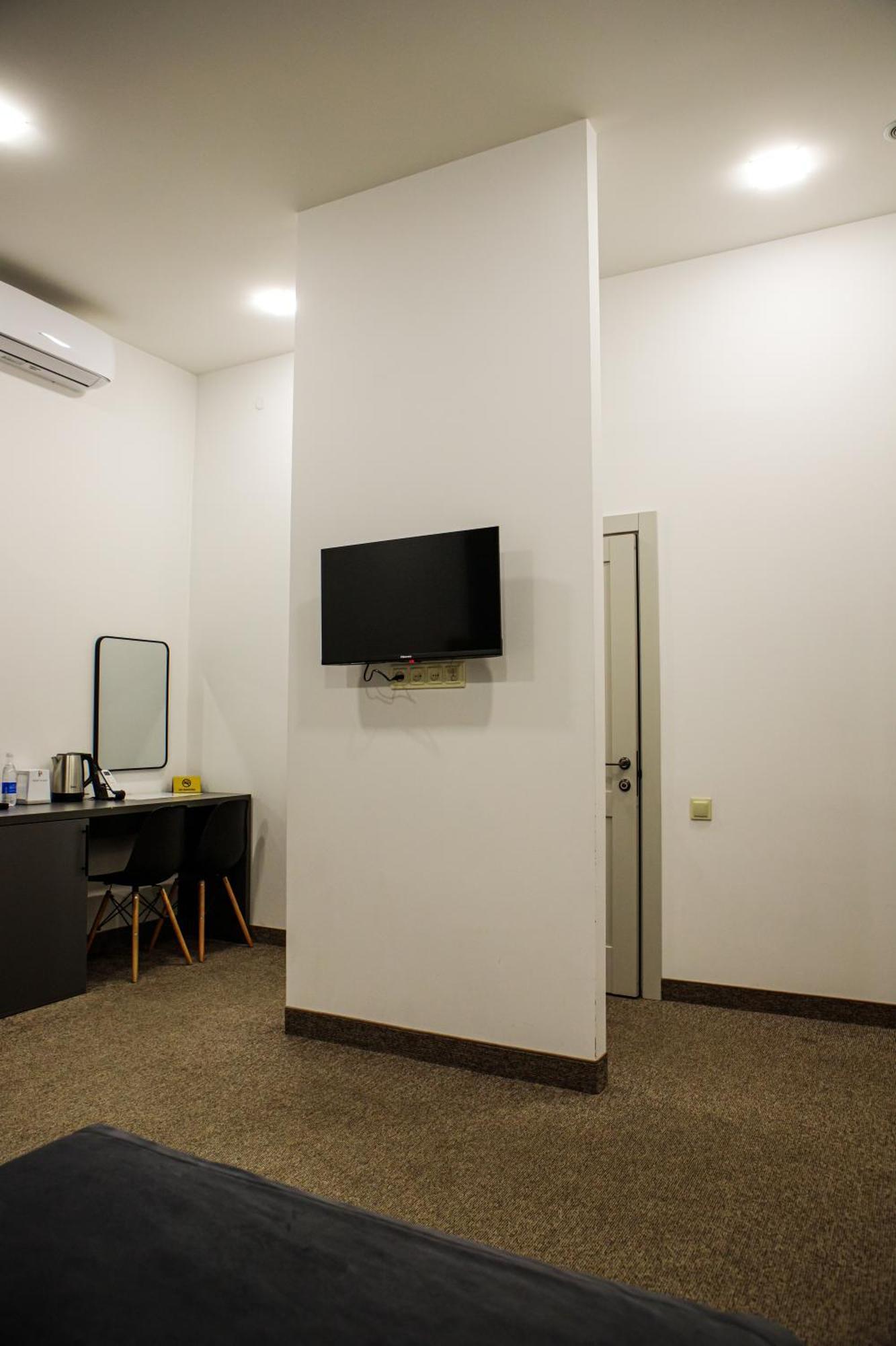 Port Plaza Evn Hotel P'arak'ar Exterior foto