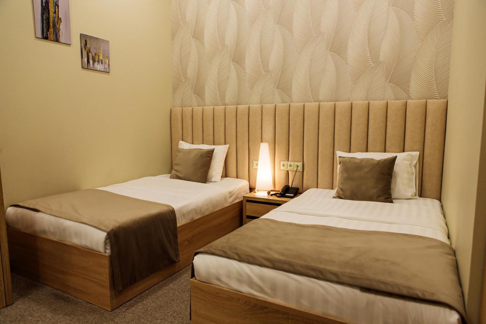 Port Plaza Evn Hotel P'arak'ar Exterior foto