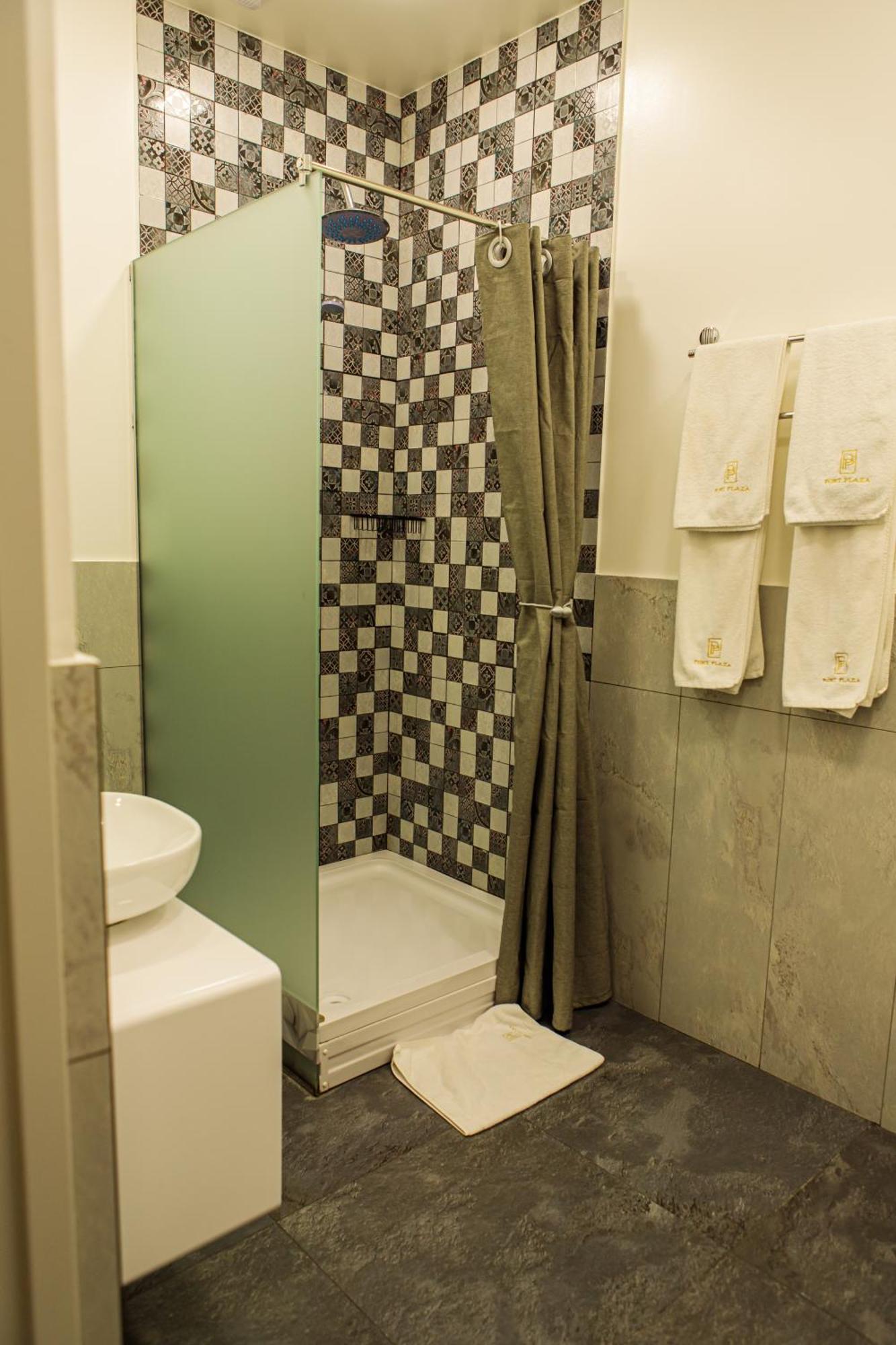 Port Plaza Evn Hotel P'arak'ar Exterior foto
