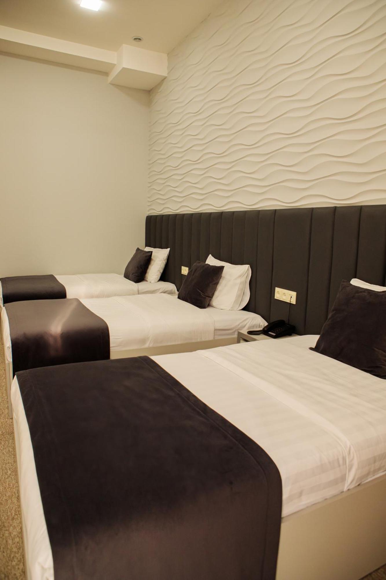 Port Plaza Evn Hotel P'arak'ar Exterior foto