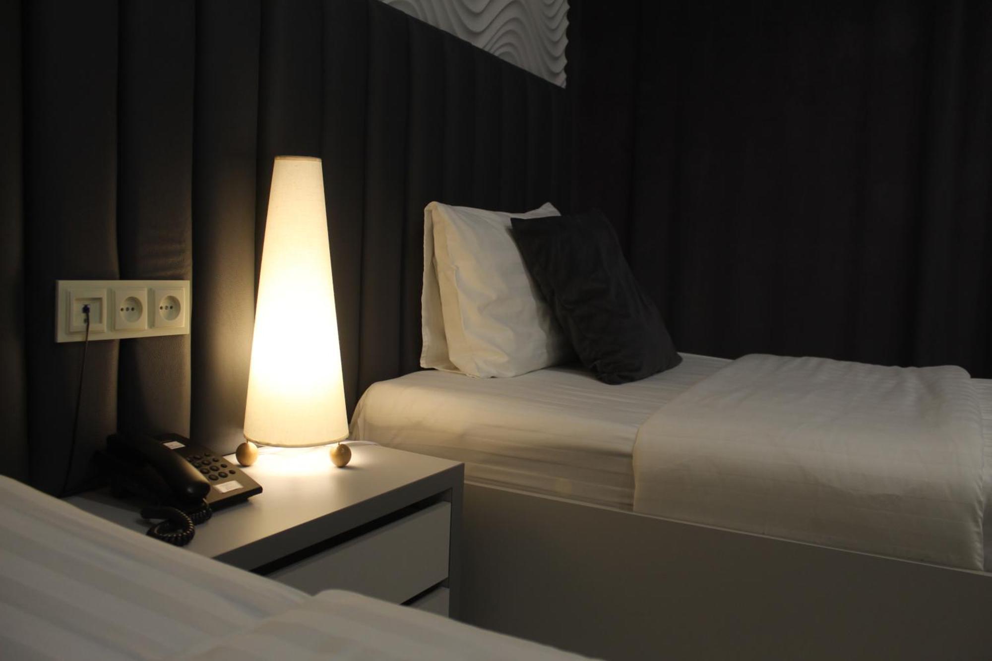 Port Plaza Evn Hotel P'arak'ar Exterior foto